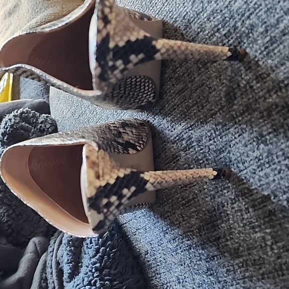 Aldo brown and cream snakeskin mules - Picture 5 of 8